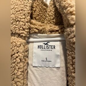 Hollister Sherpa coat, size small, like new.